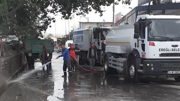 Ereğli'de Yeni Sanayi Sitesinin su kanalları temizlendi