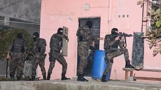 İstanbul'da terör operasyonu: 8 gözaltı