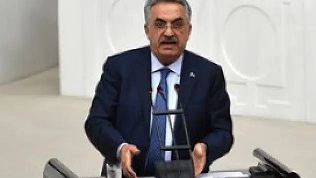 'Türk Bayrağı'nın indirilmesi söz konusu değil'