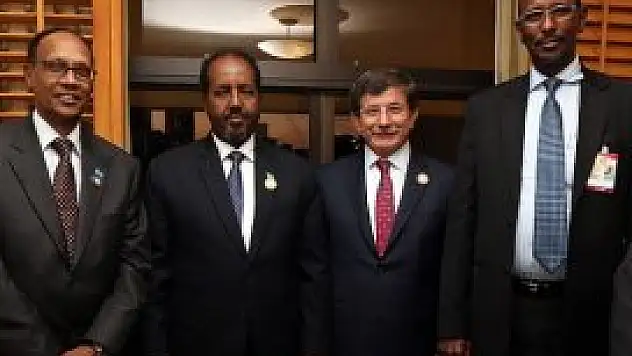 Davutoğlu'na Katar'da duygulandıran sürpriz