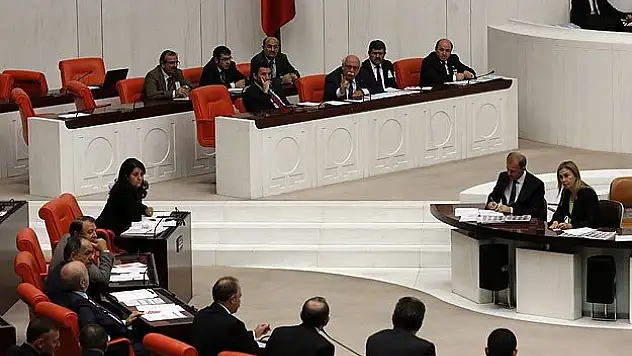 Akademisyenlere zam Meclis'ten geçti