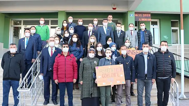 Beyşehir'de 'maskeme değil, gözlerime bak' farkındalık etkinliği