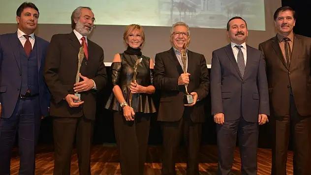 Selçuk, 4 yapraklı yoncayı Filiz Akın'la tamamladı