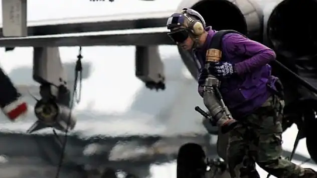 Jet yakıtıyla çalışan telefon bataryası