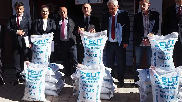Bozkır'da çiftçilere ücretsiz Macar Fiği tohumu dağıtıldı