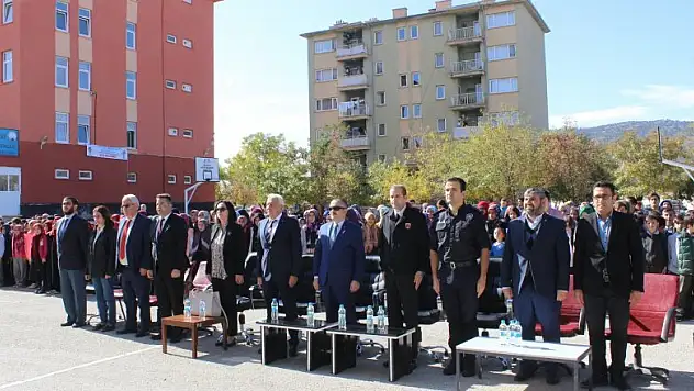 Bozkır Sarıoğlan İmam Hatip Ortaokulu'nda bilim fuarı düzenlendi
