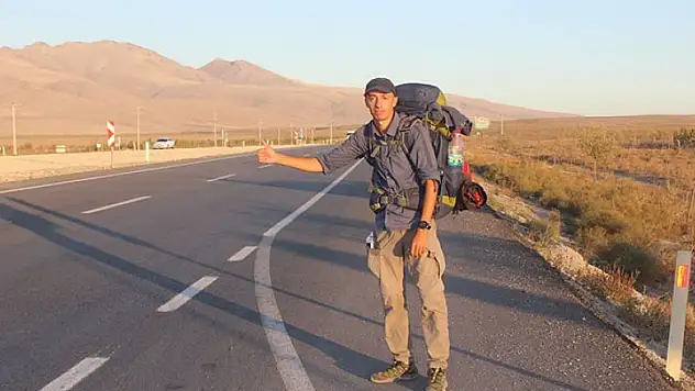Otostopla Dünya turuna çıkan Fransız turist Karapınar'da