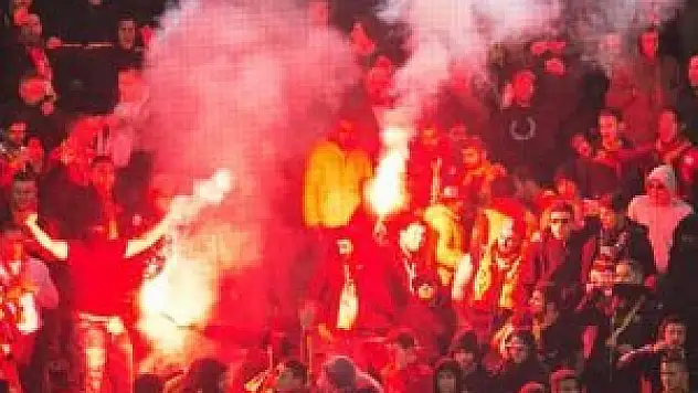 G.Saraylı taraftarları çıldırtan o bayrak!