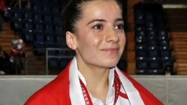 Serap Özçelik finalde