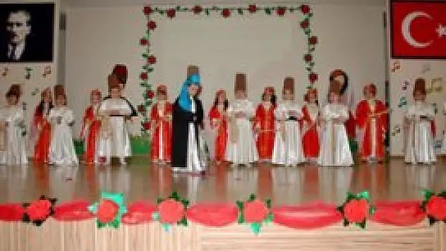 Miniklerden duygulu ve eğlenceli İngilizce gecesi