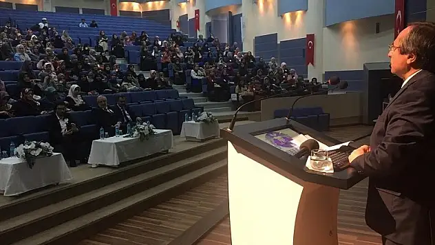 Konya'da 'Peygamberimiz ve Aile' konulu panel düzenlendi