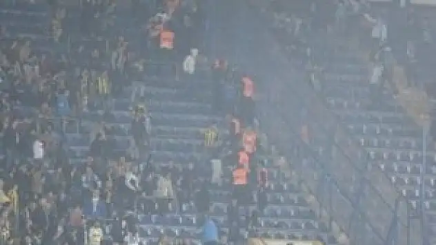 Fenerbahçe tribünlerinde görüş ayrılığı!