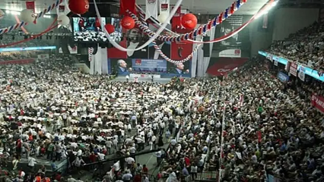 CHP'de yeni kriz: İki ayda 28 bin 'online üye'