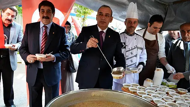 KONESOB'dan esnaf ve vatandaşlara aşure ikramı