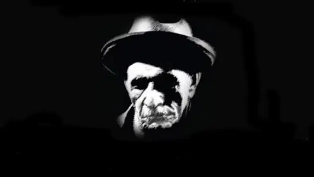 Aşık Veysel'in emanetine gözü gibi bakıyor