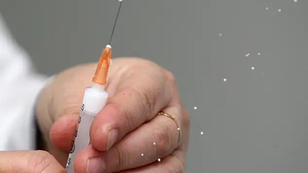 Ebola aşısı test ediliyor