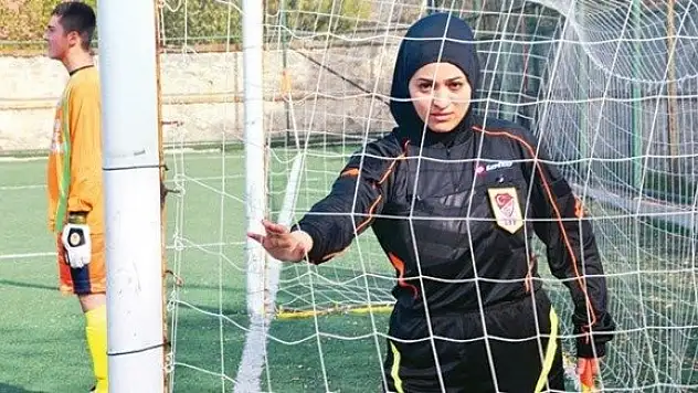 Türkiye'nin ilk başörtülü hakemi: Buhra Yurdakul