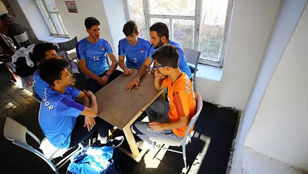 Voleybol tutkusuyla 'dağ köyü'nün takımını 2. lige taşıdılar