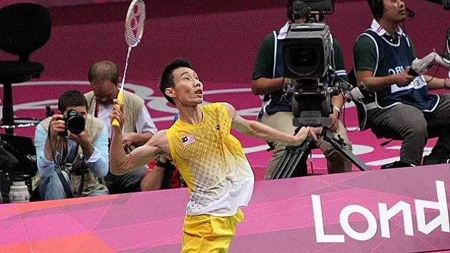 Lee, yarışmalardan men edildi