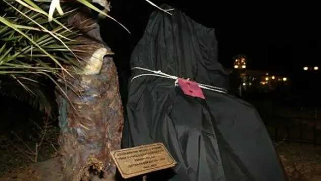 Lefter'in heykeli mühürlendi