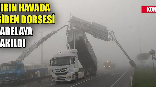 Tırın havada giden dorsesi tabelaya takıldı