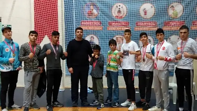 Meram Belediyespor Muay Thai Kupasında 10'da 10 yaptı