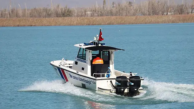 Beyşehir Gölü hayalet ağlardan temizleniyor