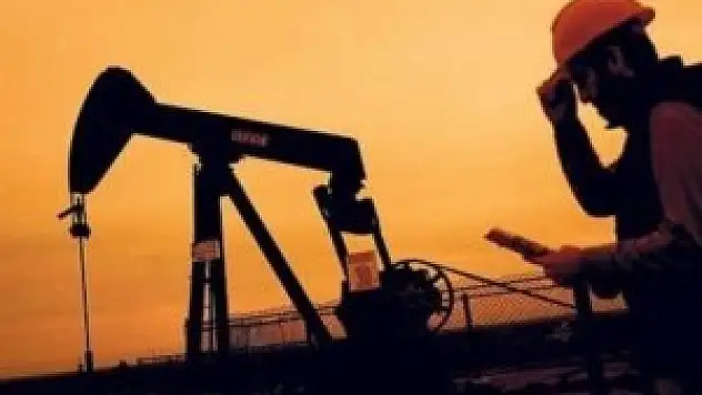 O ilden petrol fışkırıyor