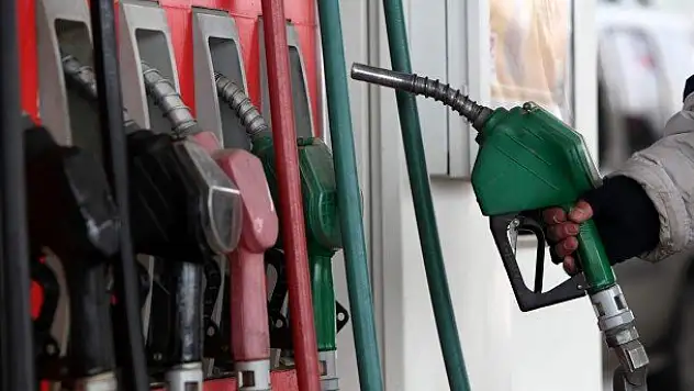 Benzin satışları geriledi