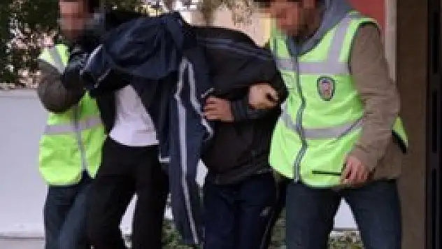 Cezaevinden çıkıp çöp bidonu çaldılar