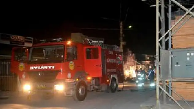 Depo yangını korkuttu