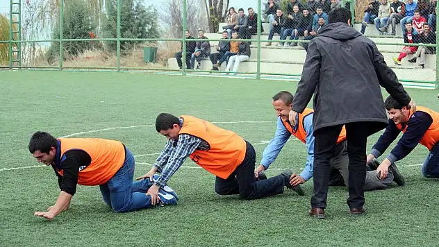 Engelli öğrencilerden timsah yürüyüşü