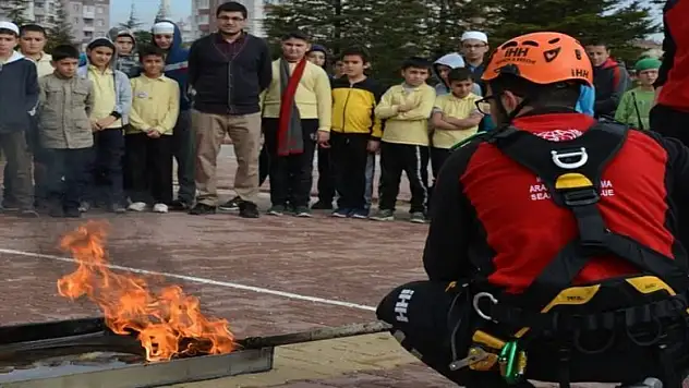 Yunus Emre Kur'an Kursu afet tatbikatları gerçekleştirdi