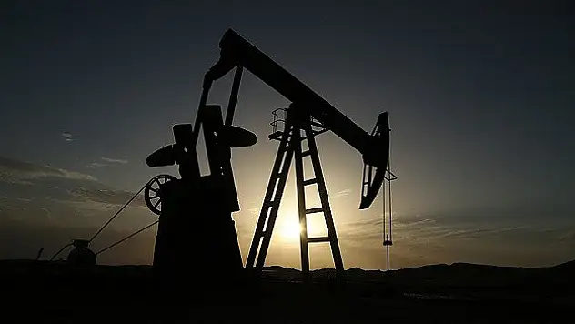 Petrol 5 ayda 40 dolar geriledi