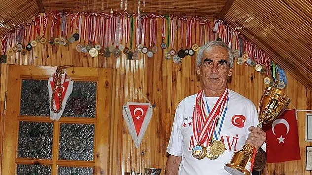 40 yılda koşarak 200'ü aşkın madalya kazandı