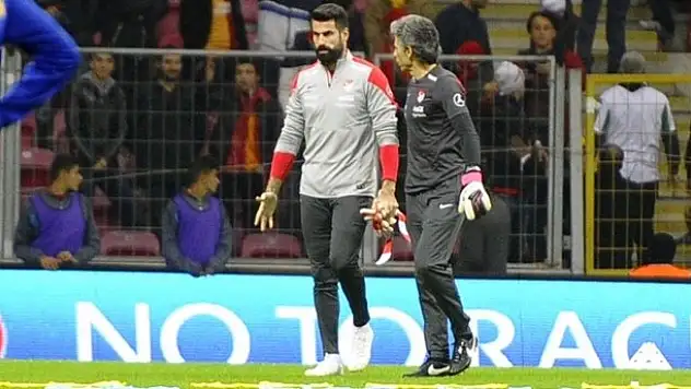 Volkan'ın korumaları gazetecileri dövdü