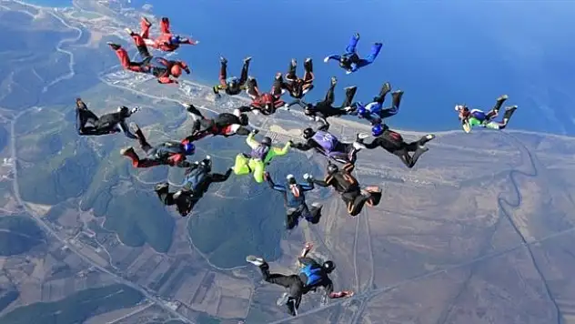 Amatör paraşütçüler rekor deneyecek