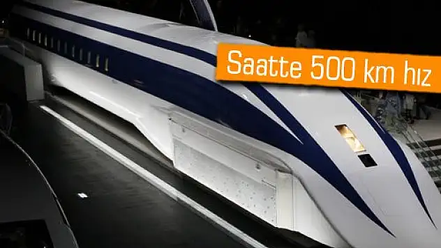 Japonya'nın maglev treni ilk yolcularını taşıdı