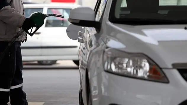 Benzin fiyatında indirim