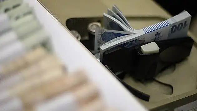 Faizler yüzde 8'in altına geriledi