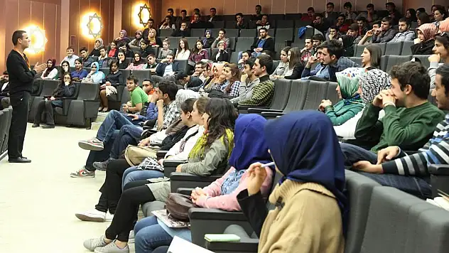 Selçuklu kariyer okulu programı sürüyor