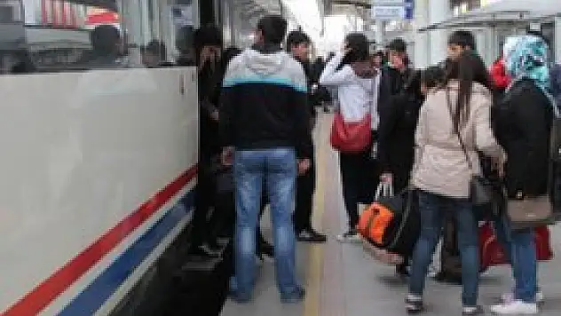 Öğrenciler YHT ile Konya'ya geldi