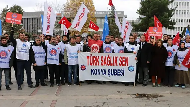 Sağlık çalışanları haklarını istiyor