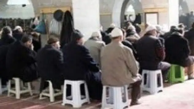 Sandalyade namaz kılınır mı?