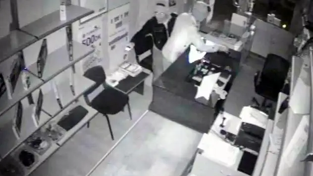 Şaşkın hırsızlar yakalandı