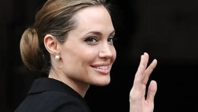 Angelina Jolie'den hayranlarını üzecek haber