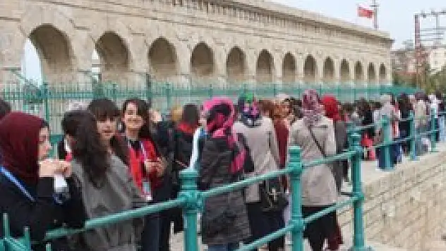 Yüzler Beyşehir'de güldü