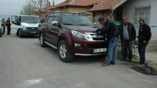 Kamyonetle geri gelirken oğlunu ezdi!