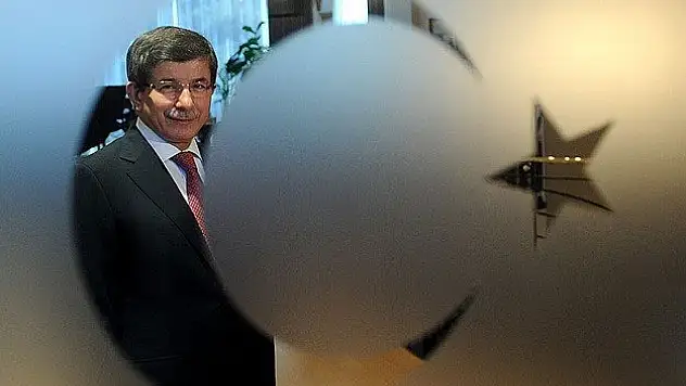 Davutoğlu YAŞ'a ilk kez başkanlık edecek