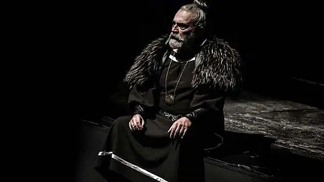'Kral Lear' seyirciyi hayran bıraktı